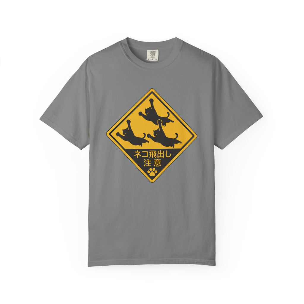 Cat Crossing Warning T‑Shirt — Japanese 'ネコ飛出し注意' Street Sign Graphic