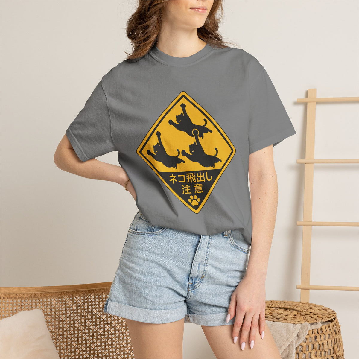 Cat Crossing Warning T‑Shirt — Japanese 'ネコ飛出し注意' Street Sign Graphic