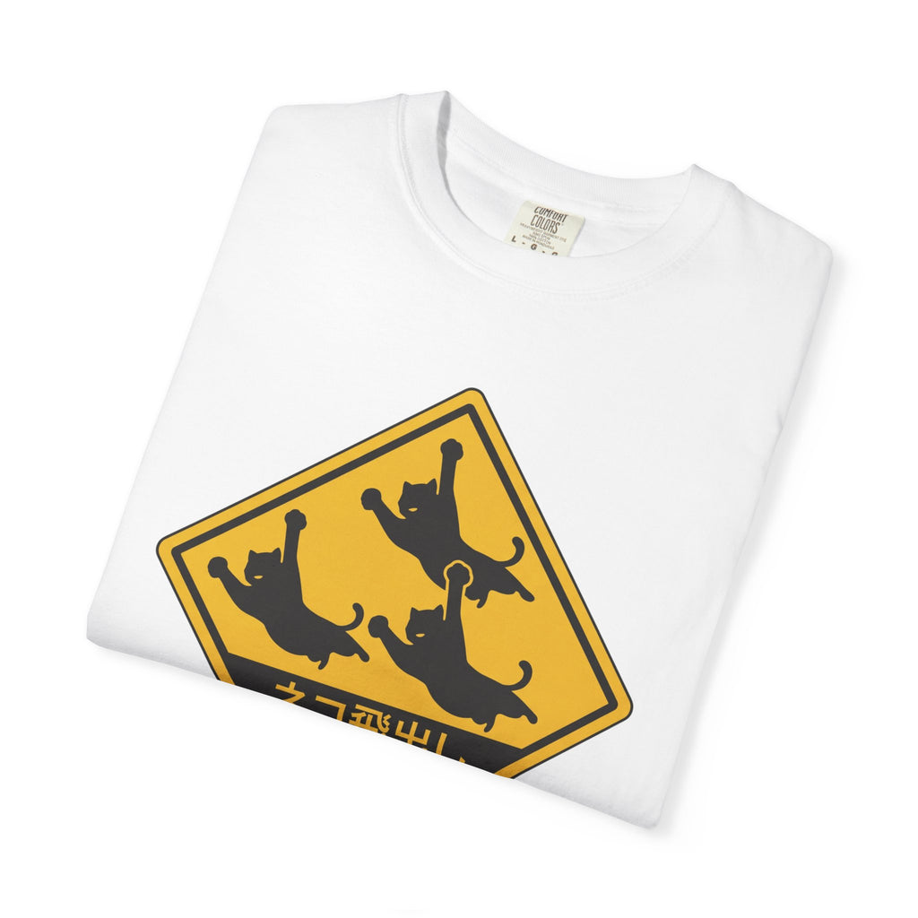 Cat Crossing Warning T‑Shirt — Japanese 'ネコ飛出し注意' Street Sign Graphic